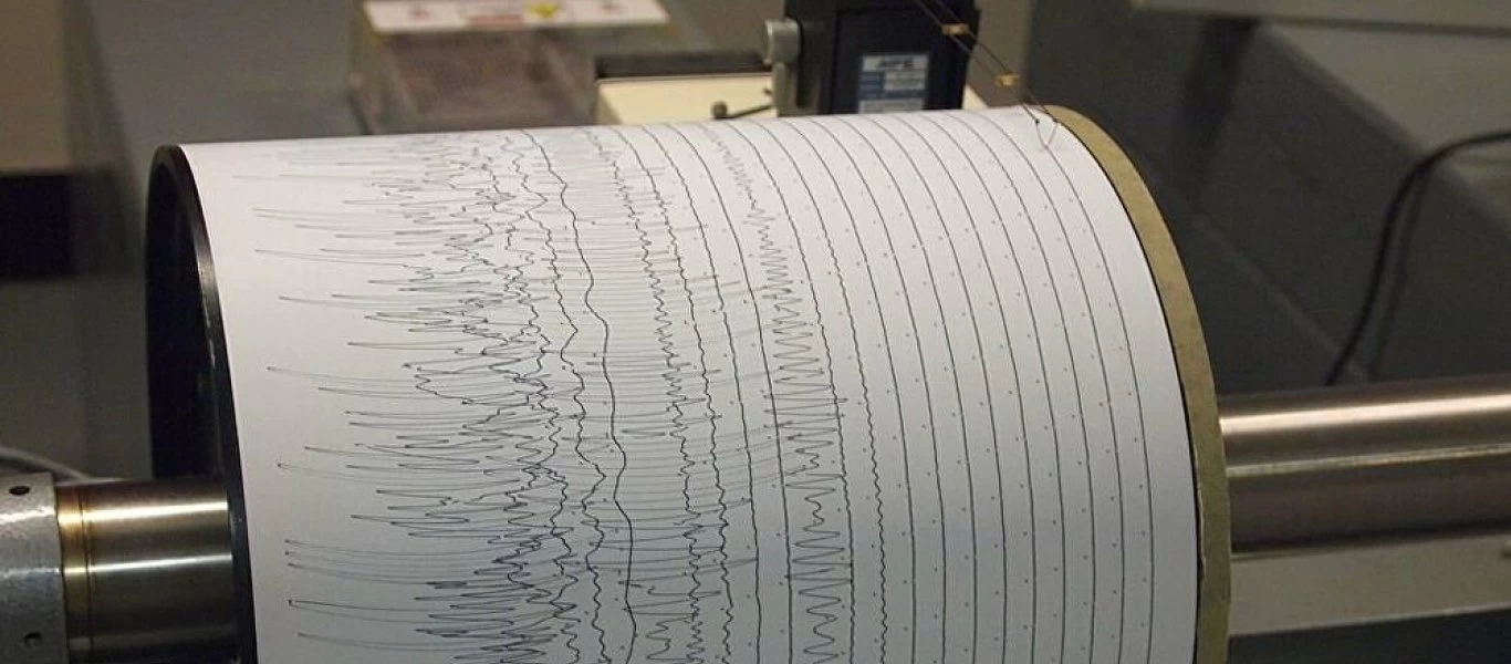 Αλγερία: Στους δρόμους ο κόσμος μετά από ισχυρό σεισμό 6 Ρίχτερ - Ζημιές σε πολλά κτίρια (βίντεο-φωτο)